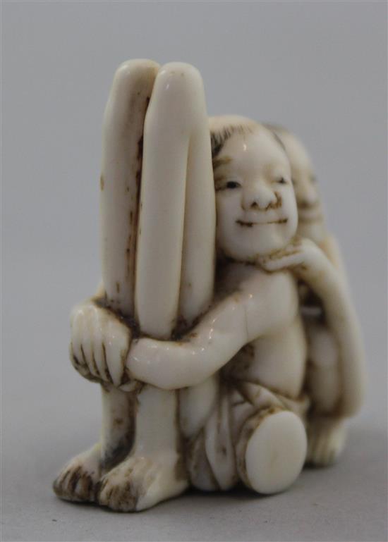 A Japanese ivory netsuke of seated Ashinaga and Tenaga, Meiji period, 3.7cm, repair to one foot